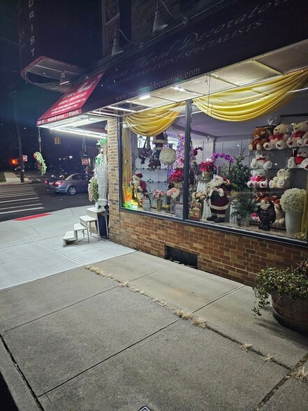 More Photos Of 24802 Northern Blvd, Douglaston General Retail For Lease