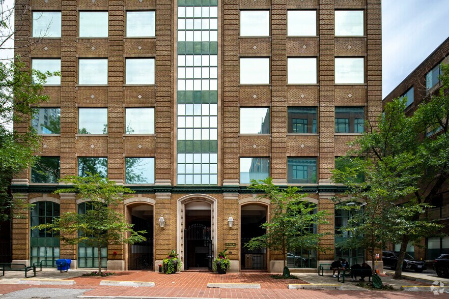 More Photos Of 179 John St, Toronto Office For Lease