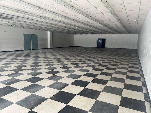 More Photos Of 303-309 Crossings Mall, Elkview Unknown For Lease