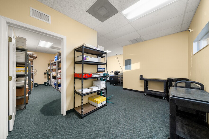 More Photos Of 33 Ryant Blvd, Sebring Medical For Sale