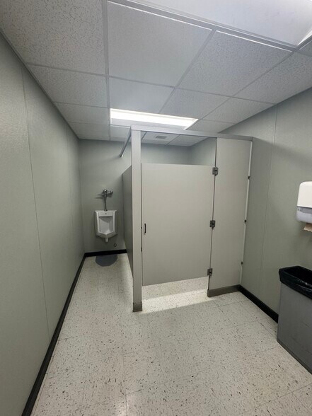 More Photos Of 245 Old Egg Harbor Rd, West Berlin Manufacturing For Lease