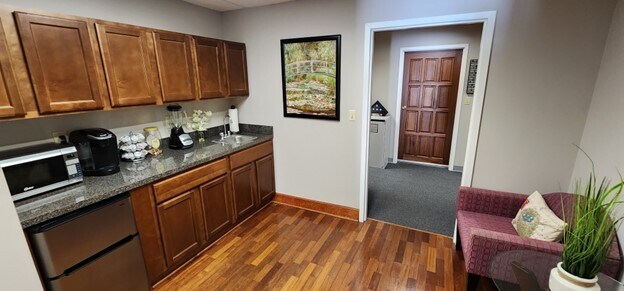 More Photos Of 984 Southford Rd, Middlebury Office For Lease