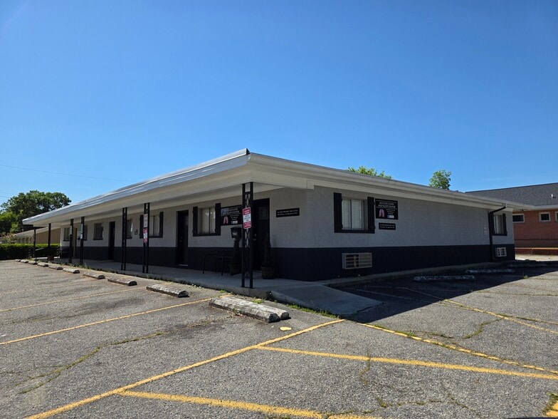 More Photos Of 706 Wilkins St, Smithfield Medical For Lease