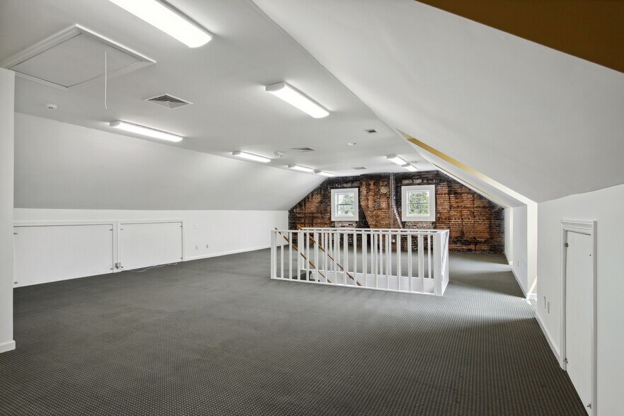 More Photos Of 1719 Abercorn St, Savannah Office Residential For Sale