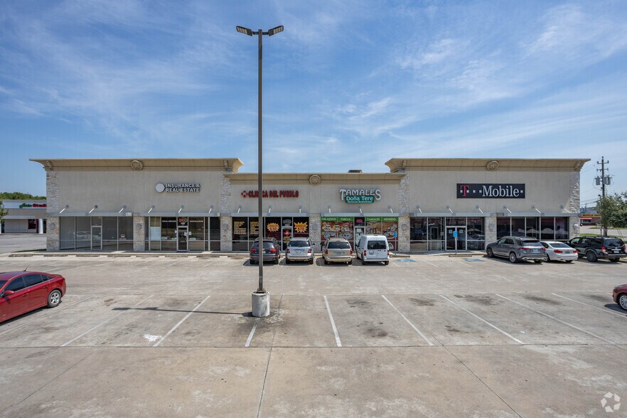 More Photos Of 9335 Gulf Fwy, Houston Unknown For Lease