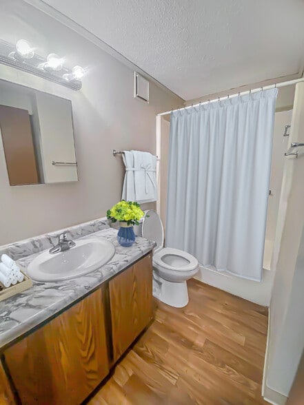 More Photos Of 500 N Lexington-Springmill Rd, Mansfield Apartments For Sale