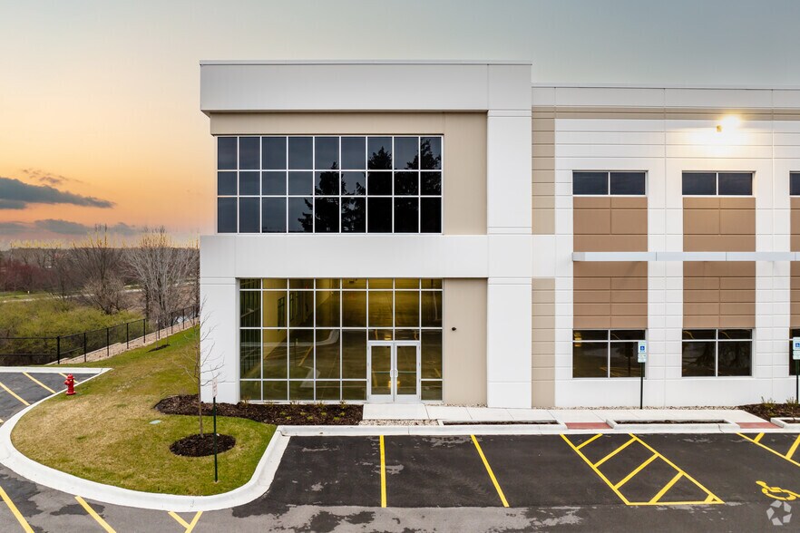 More Photos Of 2685 Eagle Way, Hoffman Estates Manufacturing For Lease