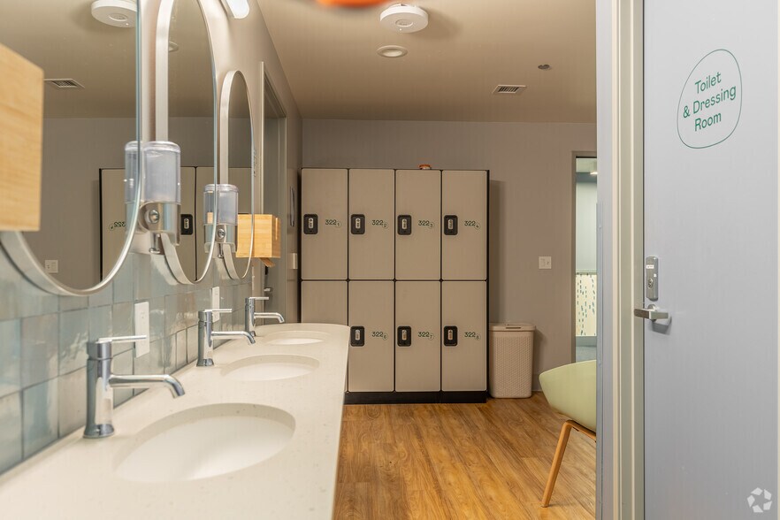 More Photos Of 1616 E Burnside St, Portland Hotel For Sale