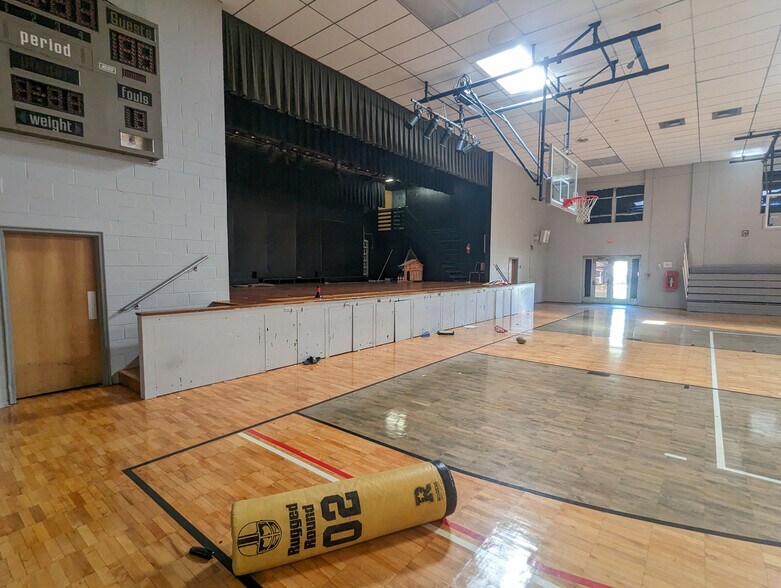 More Photos Of 350 Georgetown Rd, Carneys Point Schools For Lease