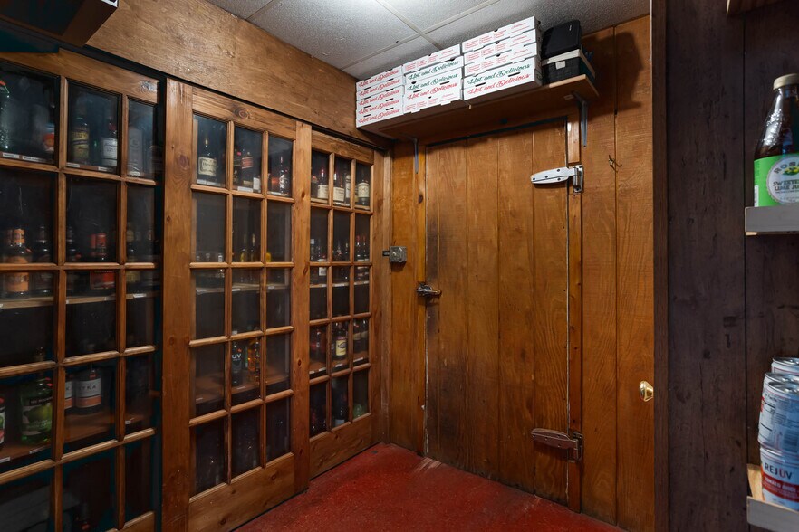 More Photos Of 400 Main St, White Pine Hotel For Sale