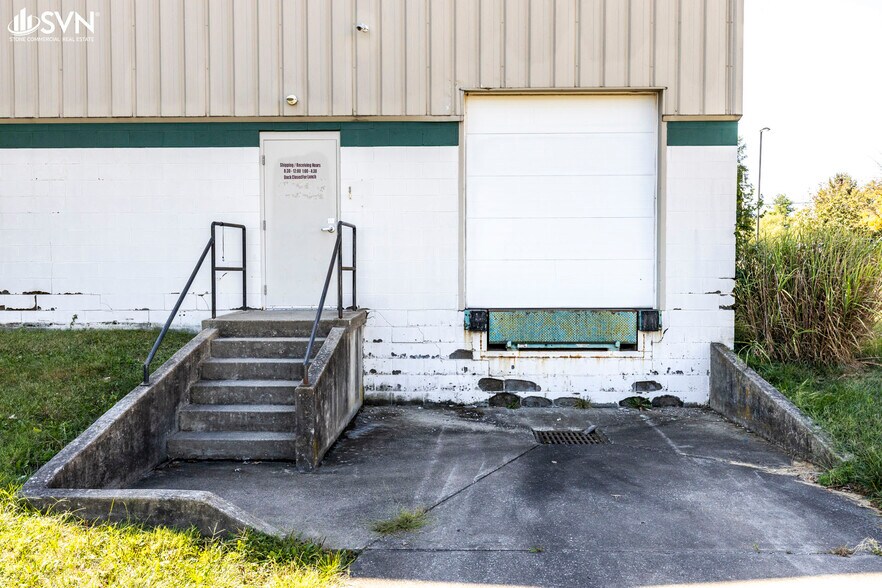 More Photos Of 129 Fieldview Dr, Versailles Warehouse For Sale