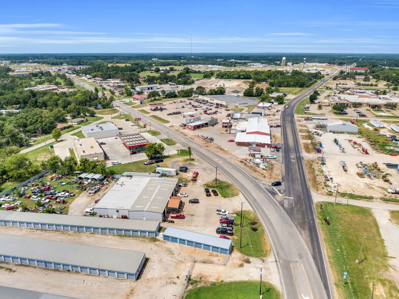 More Photos Of 475 W Commerce St, Fairfield Auto Salvage Facility For Sale