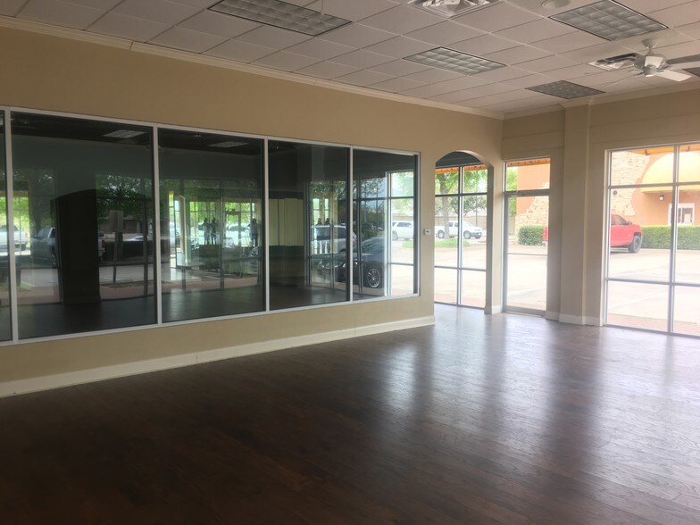 More Photos Of 1205 E Debbie Ln, Mansfield Freestanding For Lease