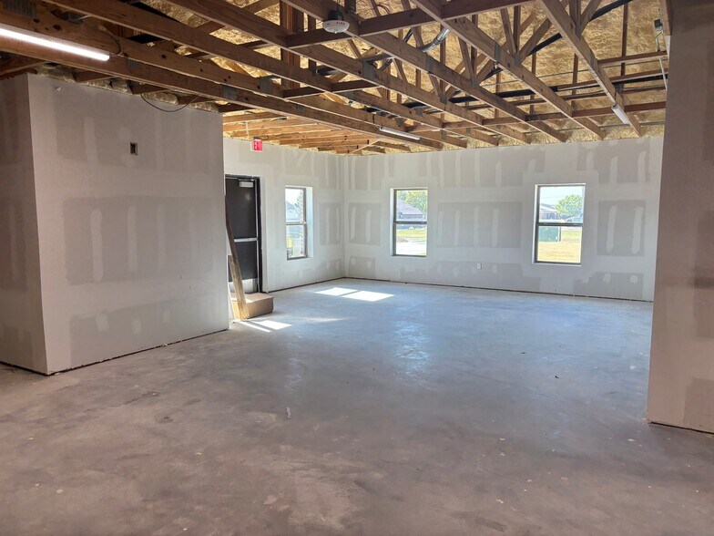 More Photos Of 1660 W Chapman Dr, Sanger Medical For Lease