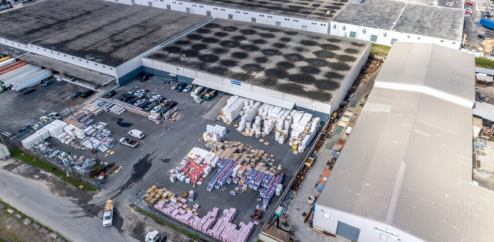 More Photos Of 5530 NW 32nd Ct, Miami Warehouse For Lease