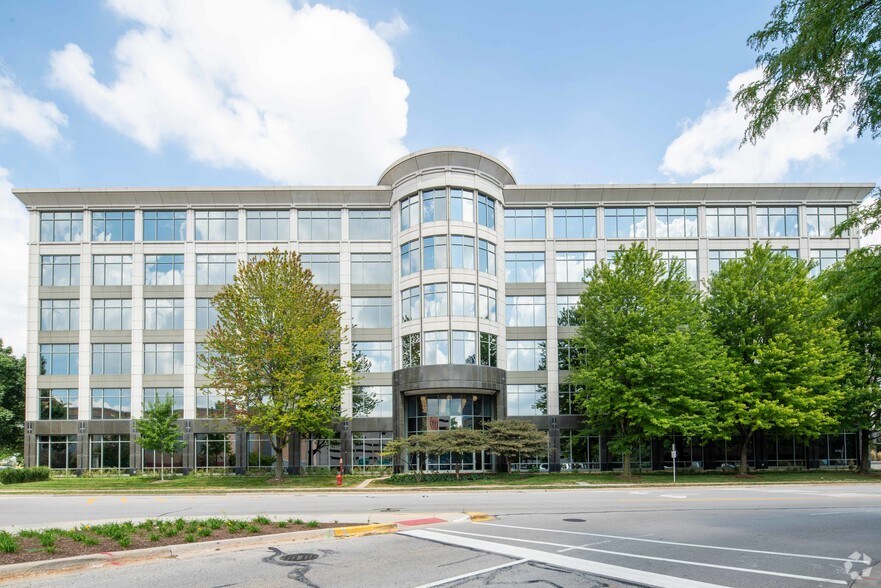 More Photos Of 9600 W Bryn Mawr Ave, Rosemont Office For Lease