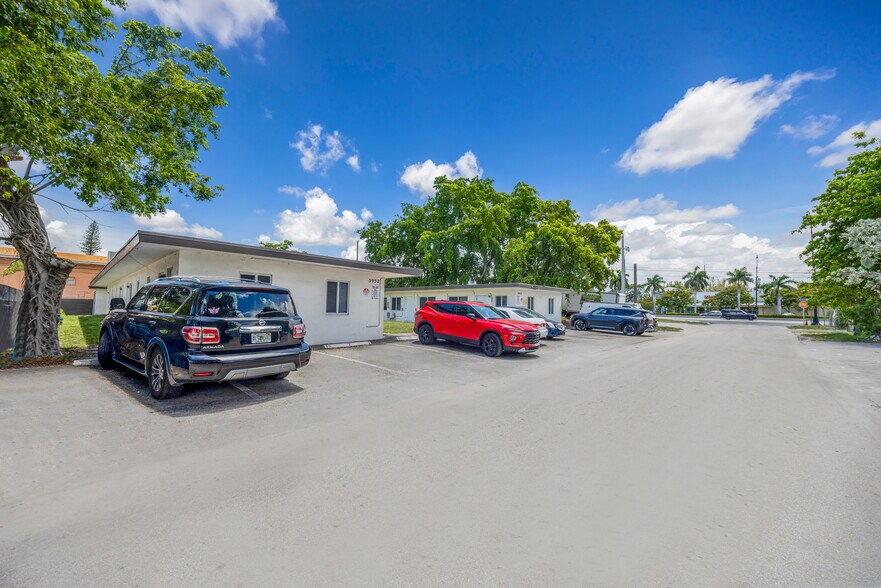More Photos Of 3932 SW 12th Pl, Fort Lauderdale Apartments For Sale