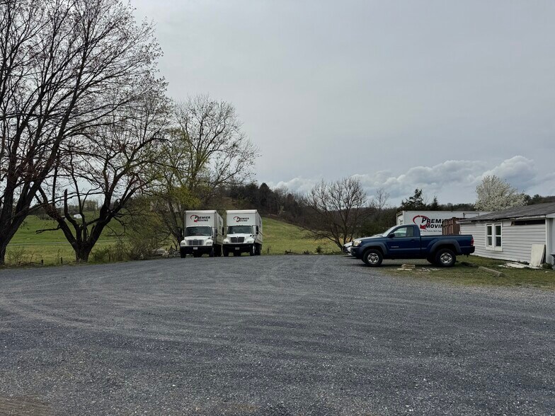 More Photos Of 1932 Spring Hill Rd, Staunton Flex For Sale