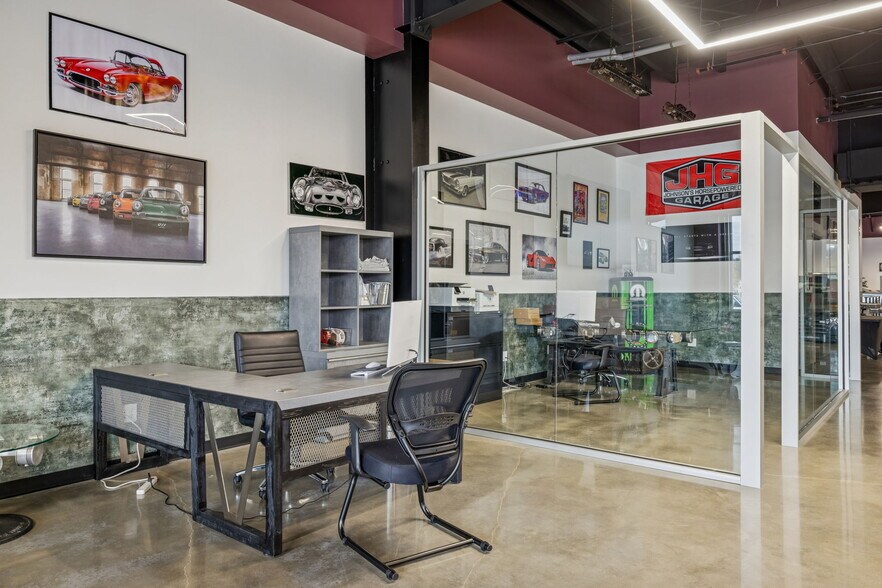 More Photos Of 702 Woodland St, Columbia Showroom For Sale