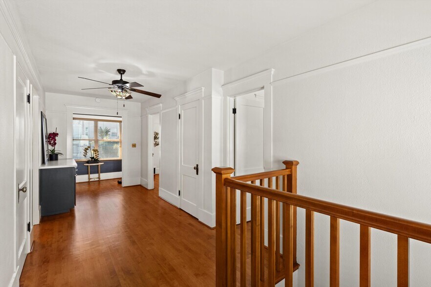 More Photos Of 106 Thorn St, San Diego Office Residential For Sale