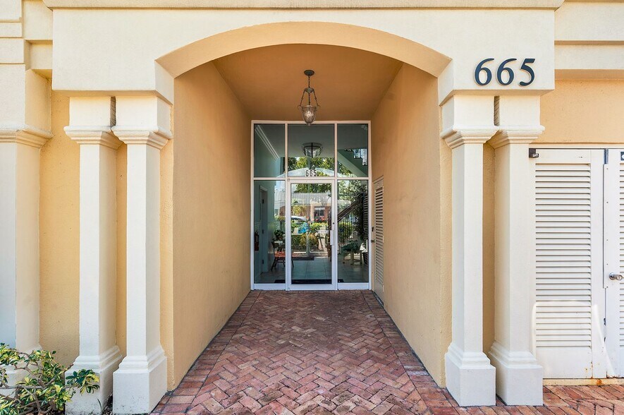 Primary Photo Of 665 SE 10th St, Deerfield Beach Medical For Lease