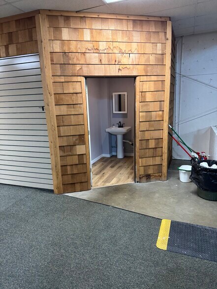 More Photos Of 3400 US Highway 30, Warsaw General Retail For Lease