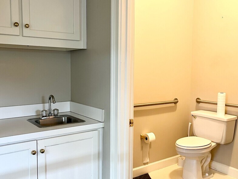 More Photos Of 500 Sun Valley Dr, Roswell Office For Sale