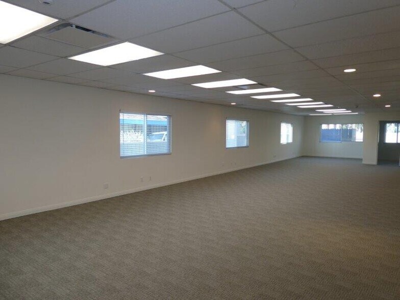 More Photos Of 447 W Burchett St, Glendale Office For Sale