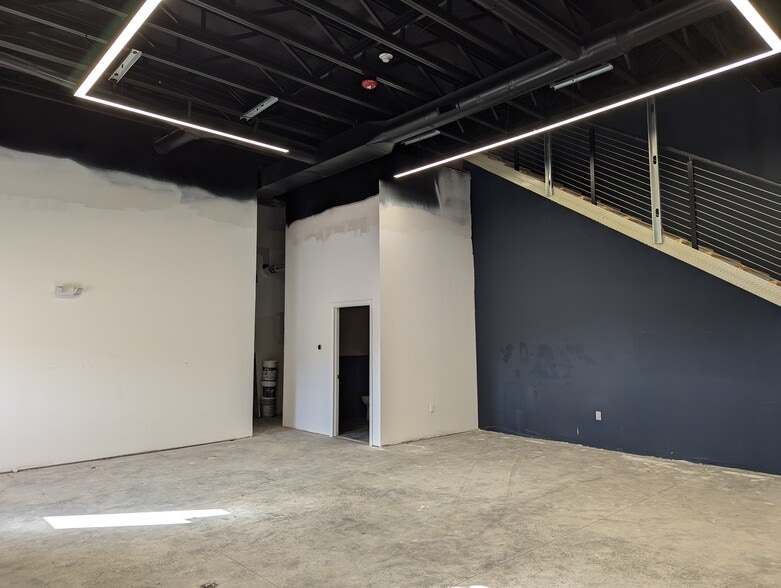 More Photos Of 64 Hyland Dr, Evergreen Showroom For Sale