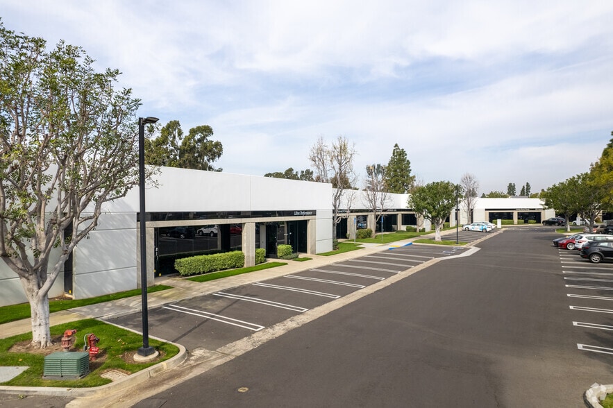 More Photos Of 3002 Dow Ave, Tustin Unknown For Lease