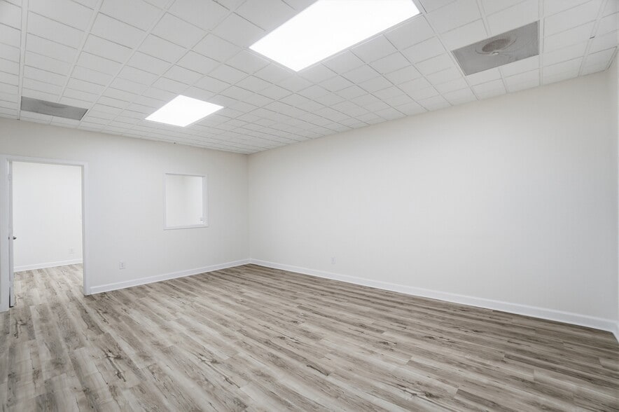 More Photos Of 1550 Magnolia Dr, Cincinnati Warehouse For Lease