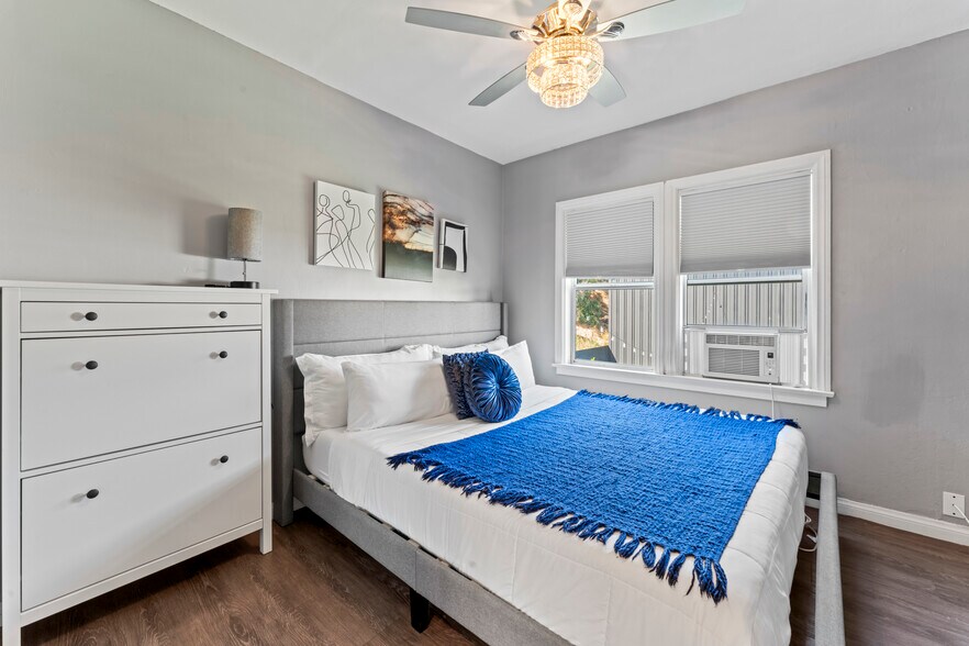 More Photos Of 281 W Main St, Ventura Storefront Retail Residential For Sale