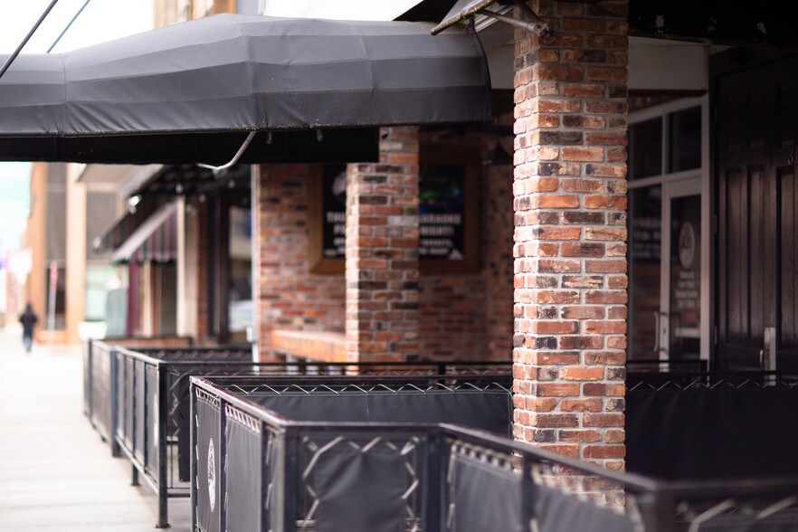 More Photos Of 312 South Ave, Springfield Bar For Lease