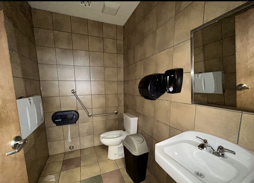 More Photos Of 4619 Federated Rd, Swan Hills Restaurant For Lease