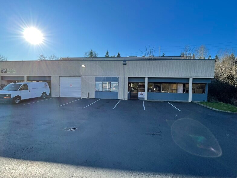 More Photos Of 13222-13228 SE 30th St, Bellevue Showroom For Lease