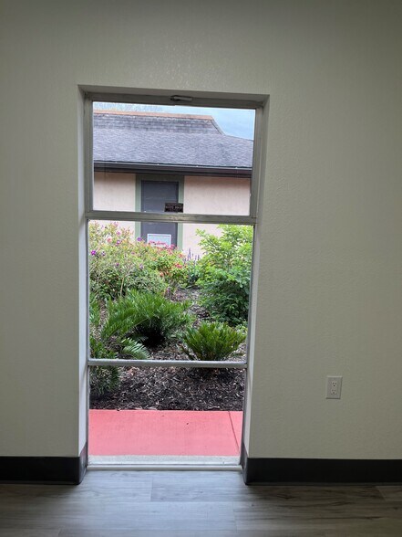 More Photos Of 119 W Plymouth Ave, Deland Unknown For Lease