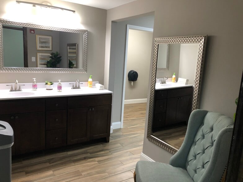 More Photos Of 6250 Memorial Dr, Stone Mountain Religious Facility For Lease