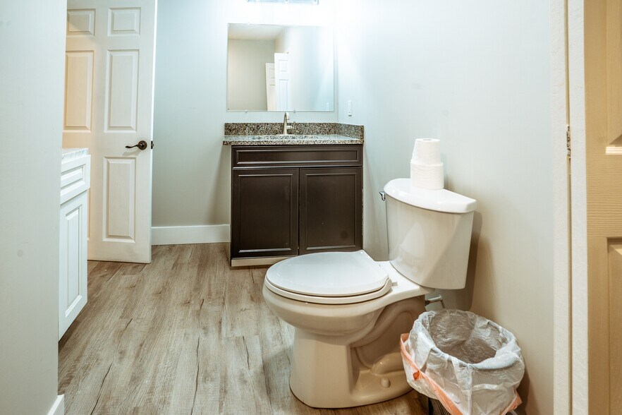 More Photos Of 20805 Seminary St, Hollow Rock Flex For Sale