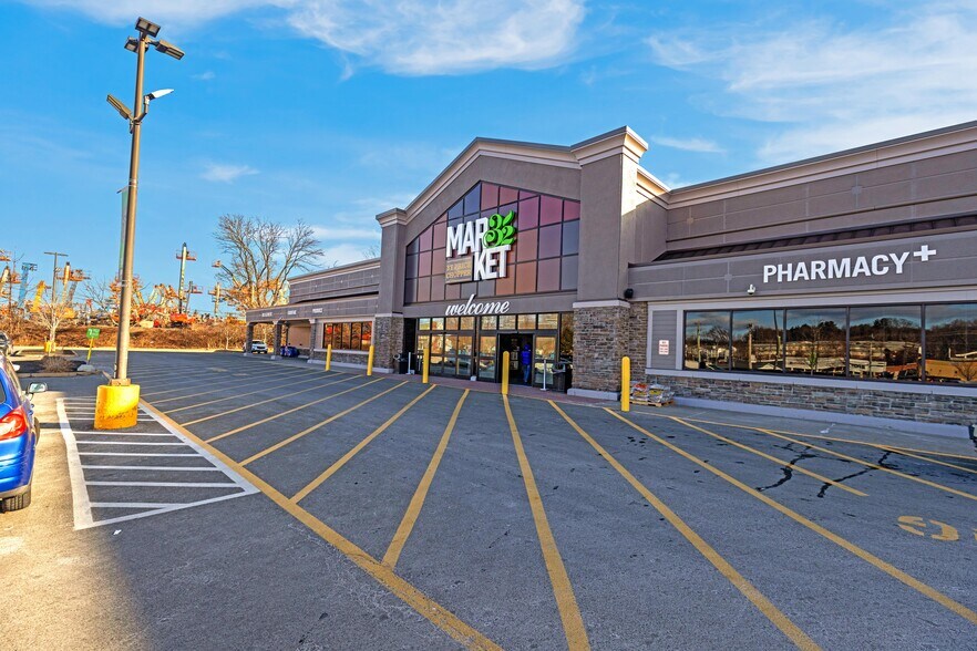 More Photos Of 855 Washington St, Middletown Supermarket For Sale