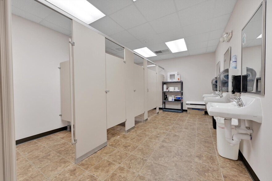 More Photos Of 200 Pine Brook Pl, Orwigsburg Medical For Lease