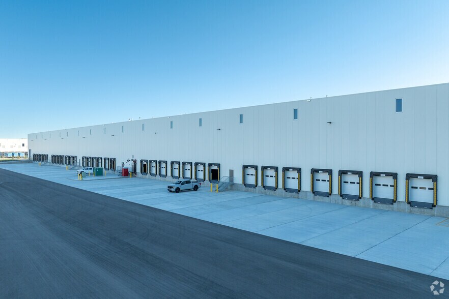 More Photos Of 260085 Range Road 293, Calgary Warehouse For Lease