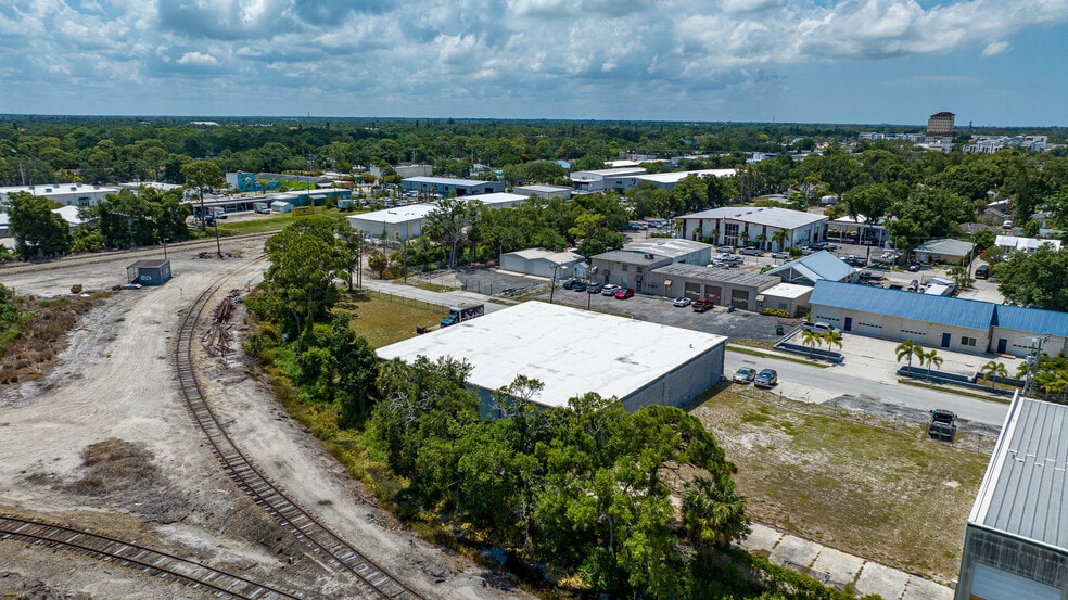 More Photos Of 2169 10th St, Sarasota Warehouse For Sale
