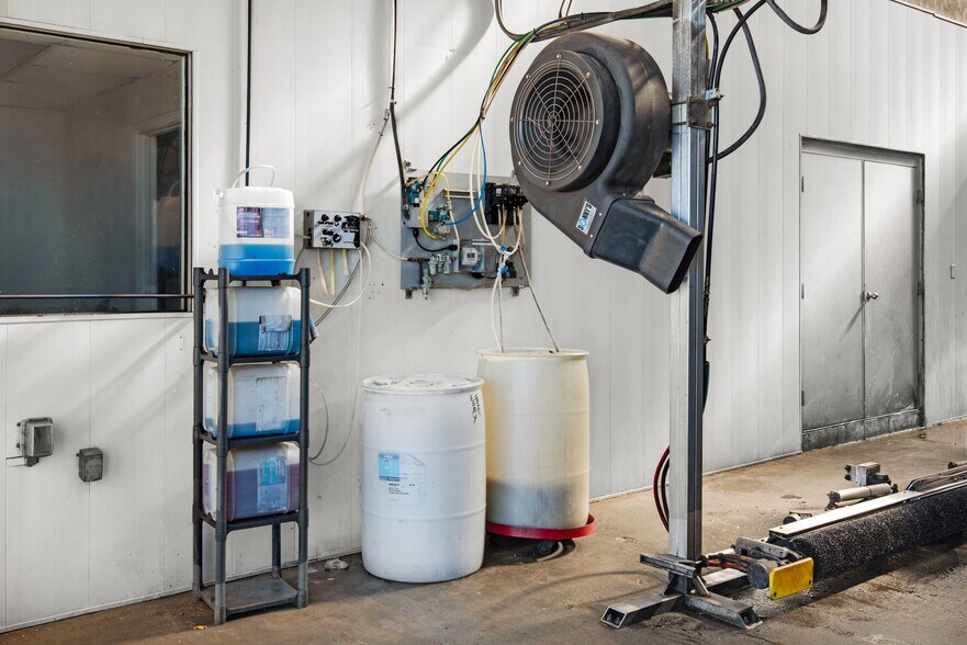 More Photos Of 3061 Gulf Breeze Pky, Gulf Breeze Carwash For Sale