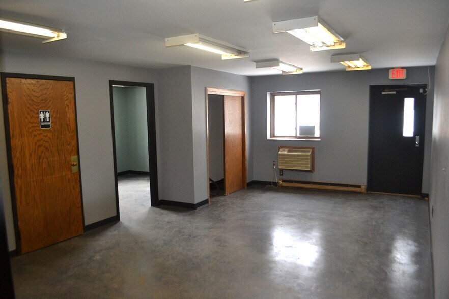 More Photos Of 152554 Cloverland Ln, Wausau Flex For Lease