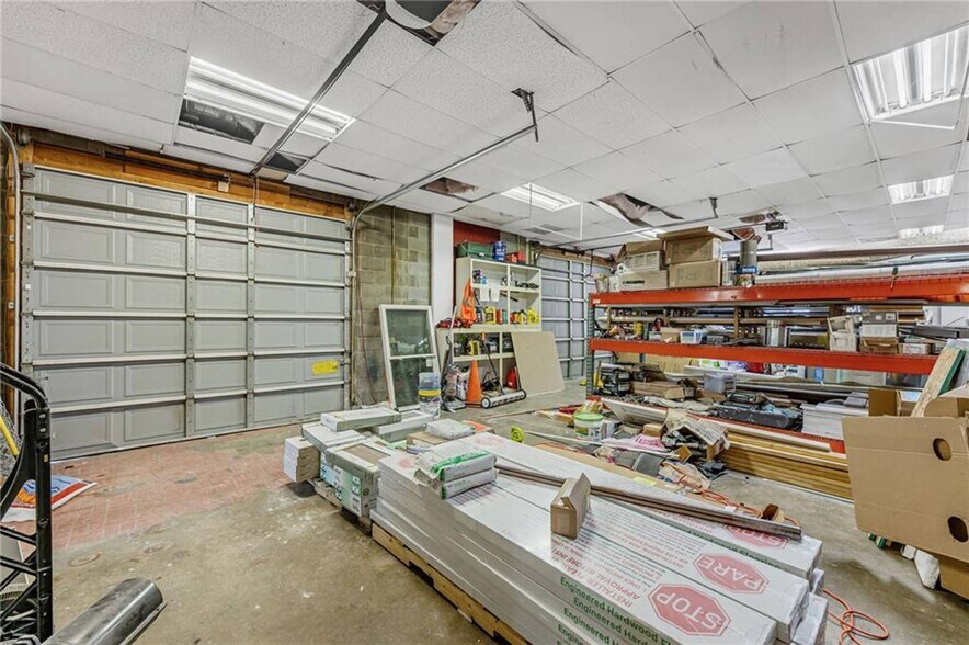 More Photos Of 702 SW South Ave, Blue Springs Warehouse For Lease