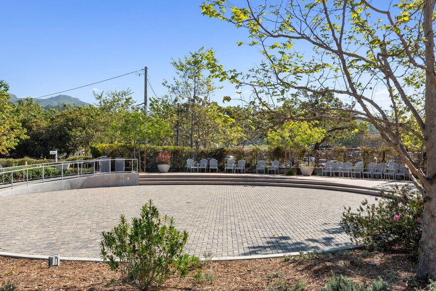 More Photos Of 23401 Civic Center Way, Malibu Unknown For Lease