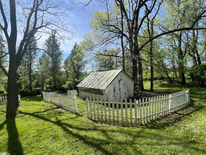 More Photos Of 5189 Rockwood Rd, Dublin Lodge Meeting Hall For Sale