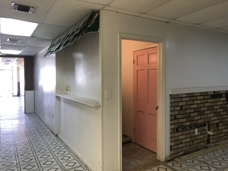 More Photos Of 1100 Main St, East Bernard Storefront For Lease