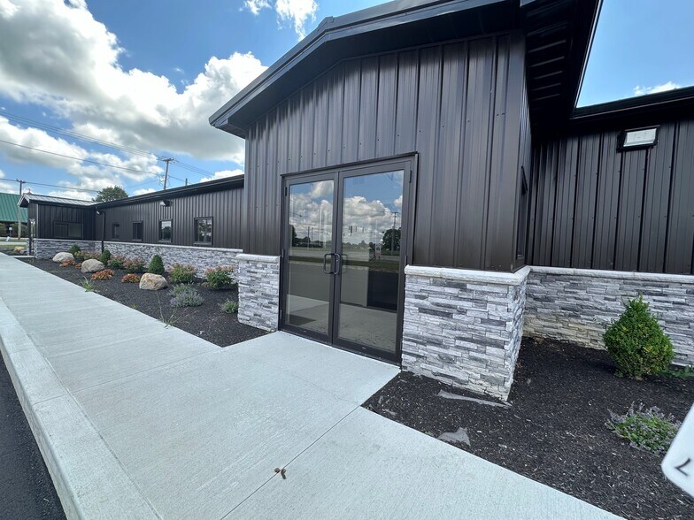 More Photos Of 14501 W Commerce Rd, Daleville Freestanding For Lease