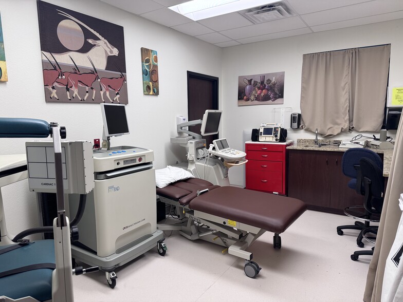 More Photos Of 2200 George Dieter Dr, El Paso Healthcare For Sale
